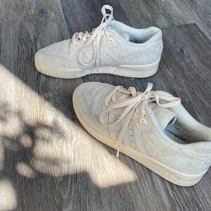Men’s adidas rivalry low size 9